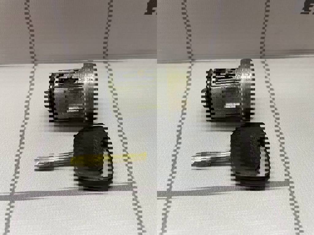 Ford Focus 1 1998-2004 для Вставка замка двери