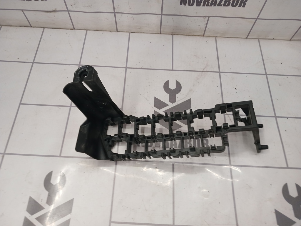 VW Passat B5 96-00 для Кронштейн (сопут. товар)