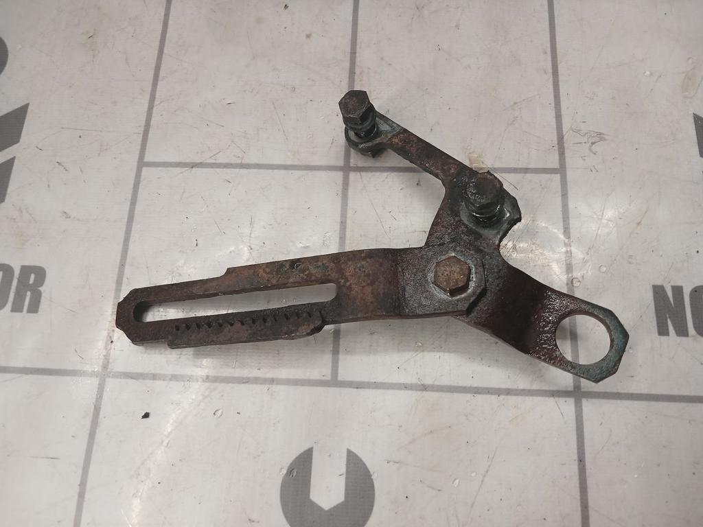 Audi 80  90  B3  86-91 для Планка натяжения ремня генератора