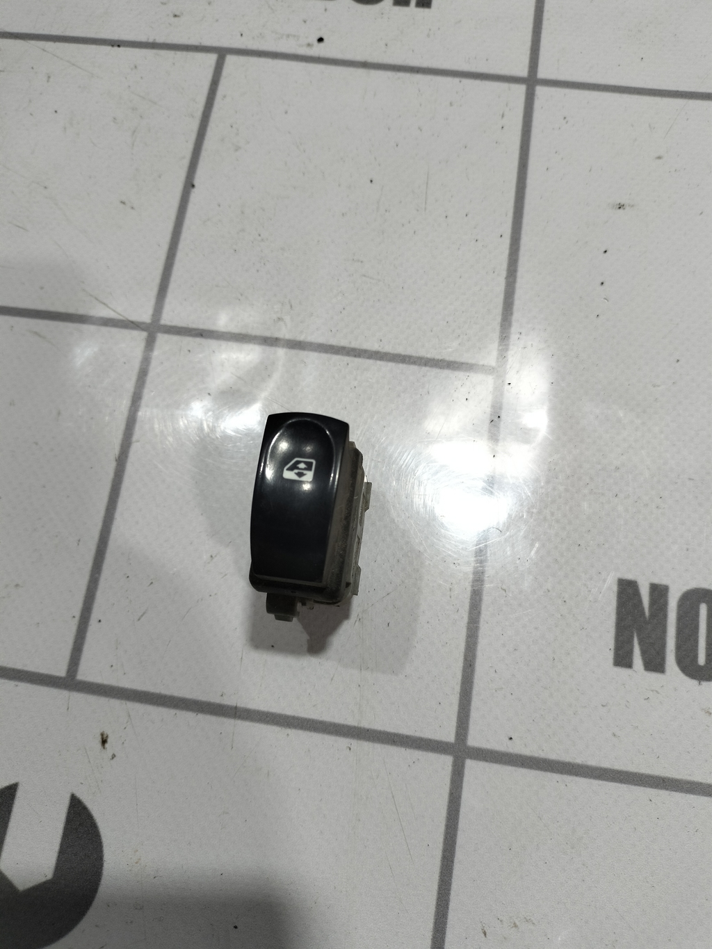 Renault Clio 3  2005-2012 для Кнопка стеклоподъемника