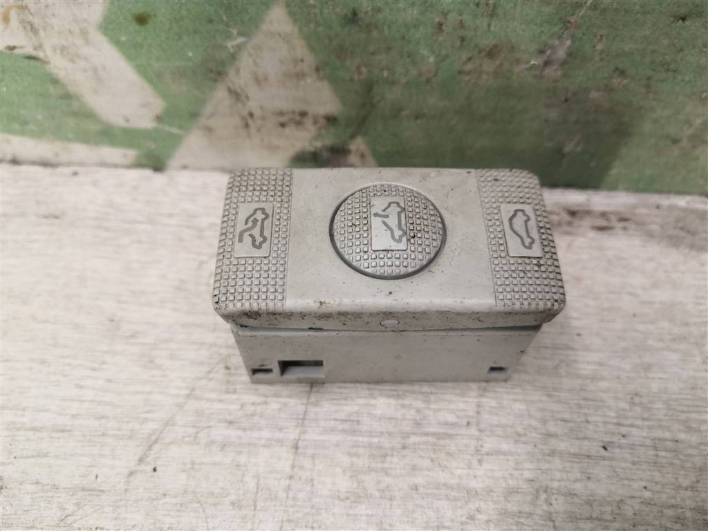 VW Passat B4 94-96 для Кнопка люка