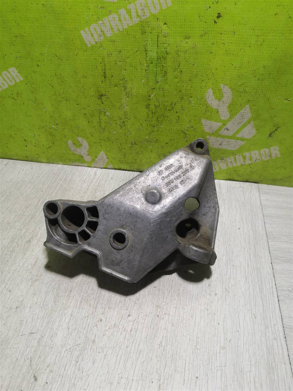 VW Golf 4 Bora 97-05 для Кронштейн двигателя правый