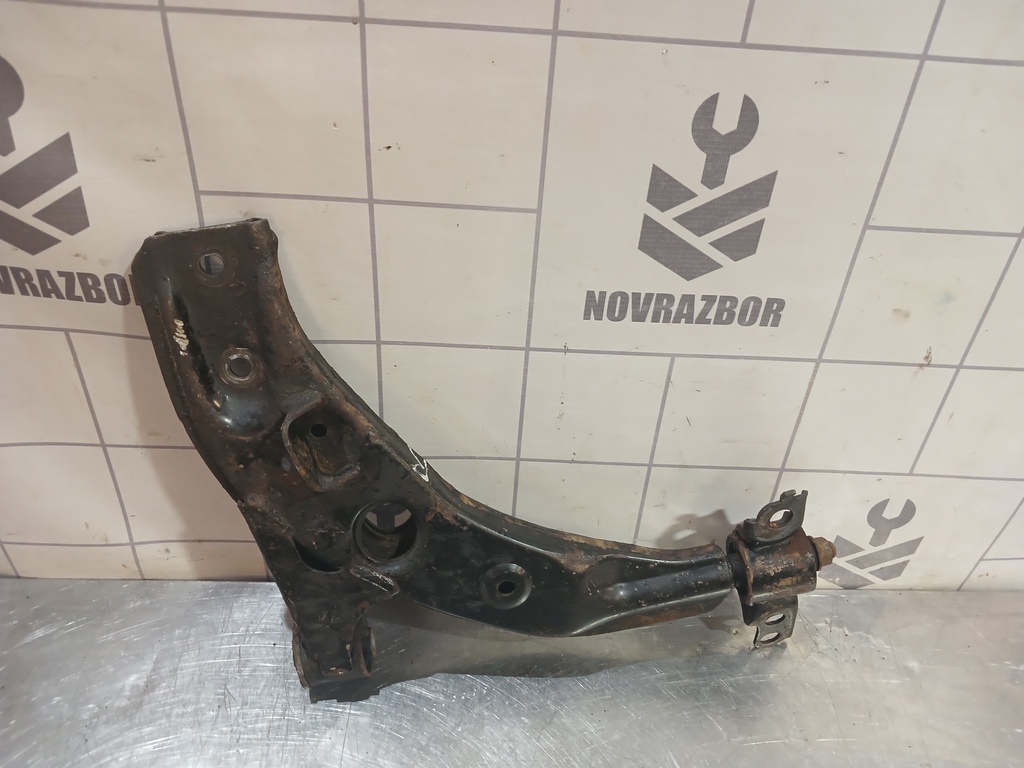Mazda 323 BA 94-98 для Рычаг передний правый