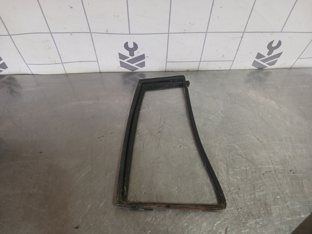 Kia RIO 1 2000-2004 для Уплотнитель стекла двери