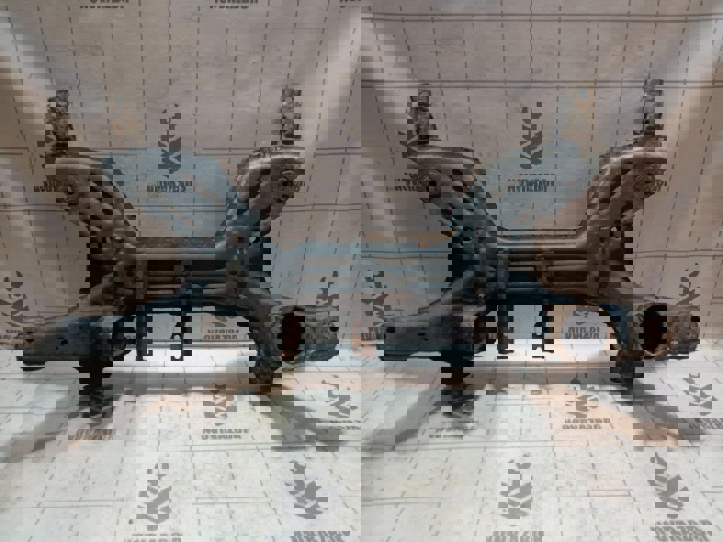 VW Passat  B3  1988-1993 для Балка подмоторная