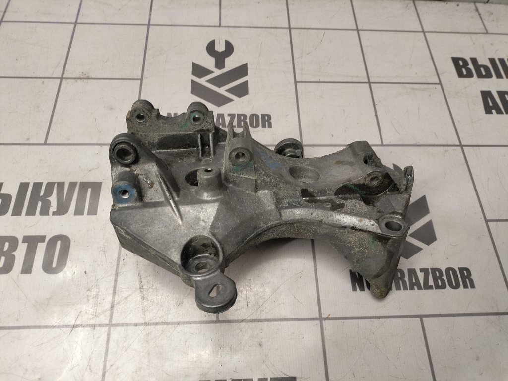 Renault Logan 2 14-18 для Кронштейн генератора