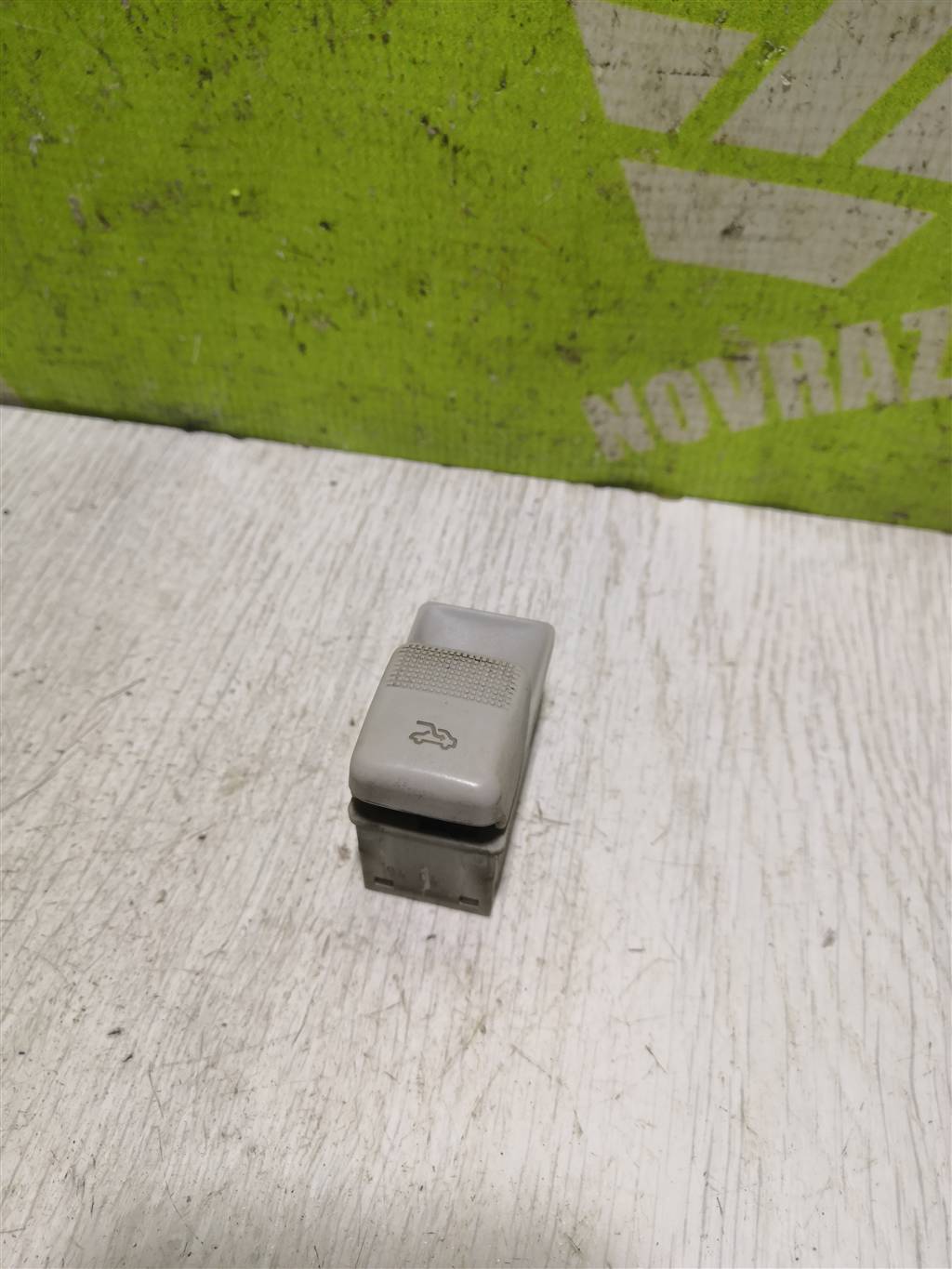 VW Golf 3 Vento 91-97 для Кнопка люка