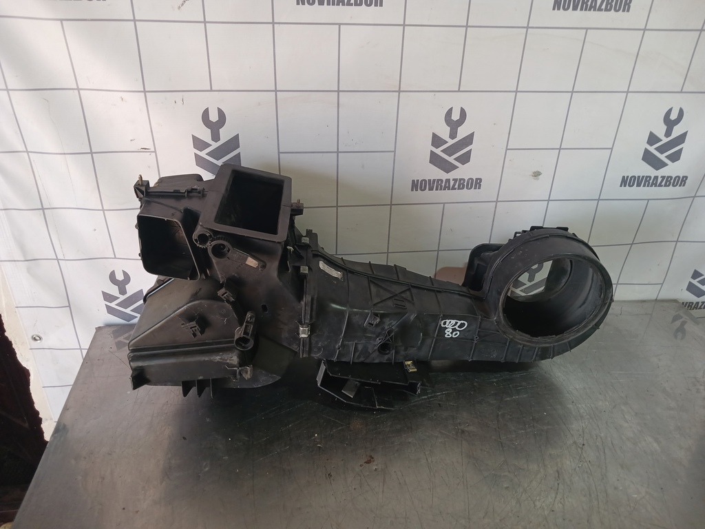 Audi 80  90  B3  86-91 для Корпус отопителя