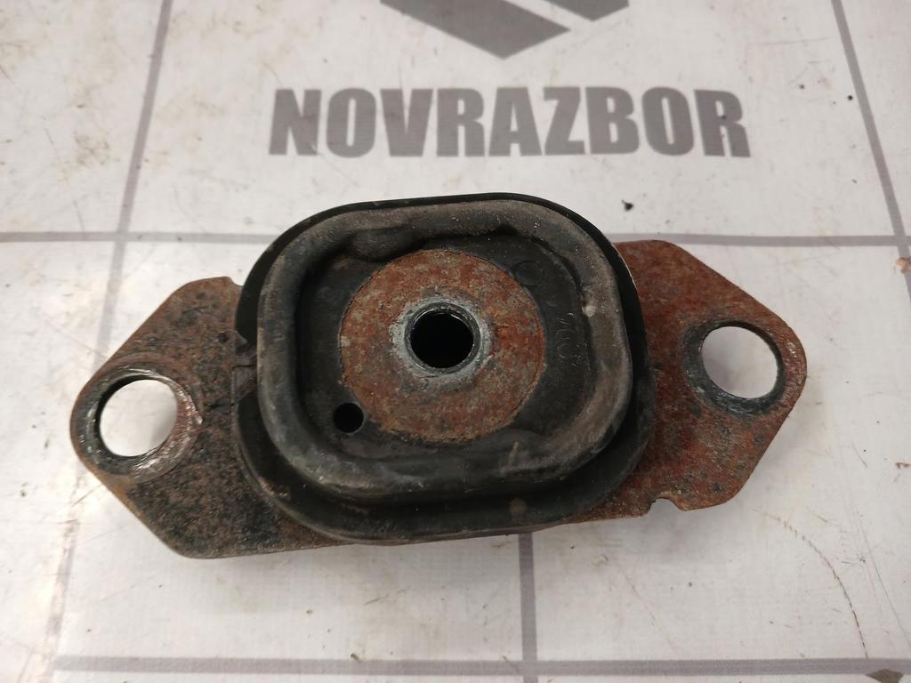 Renault Clio 3  2005-2012 для Опора КПП левая