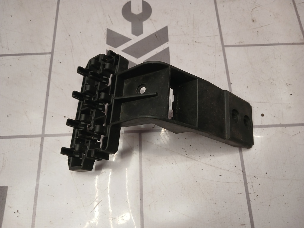 Audi A6 (C4) 1994-1997 для Кронштейн (сопут. товар)