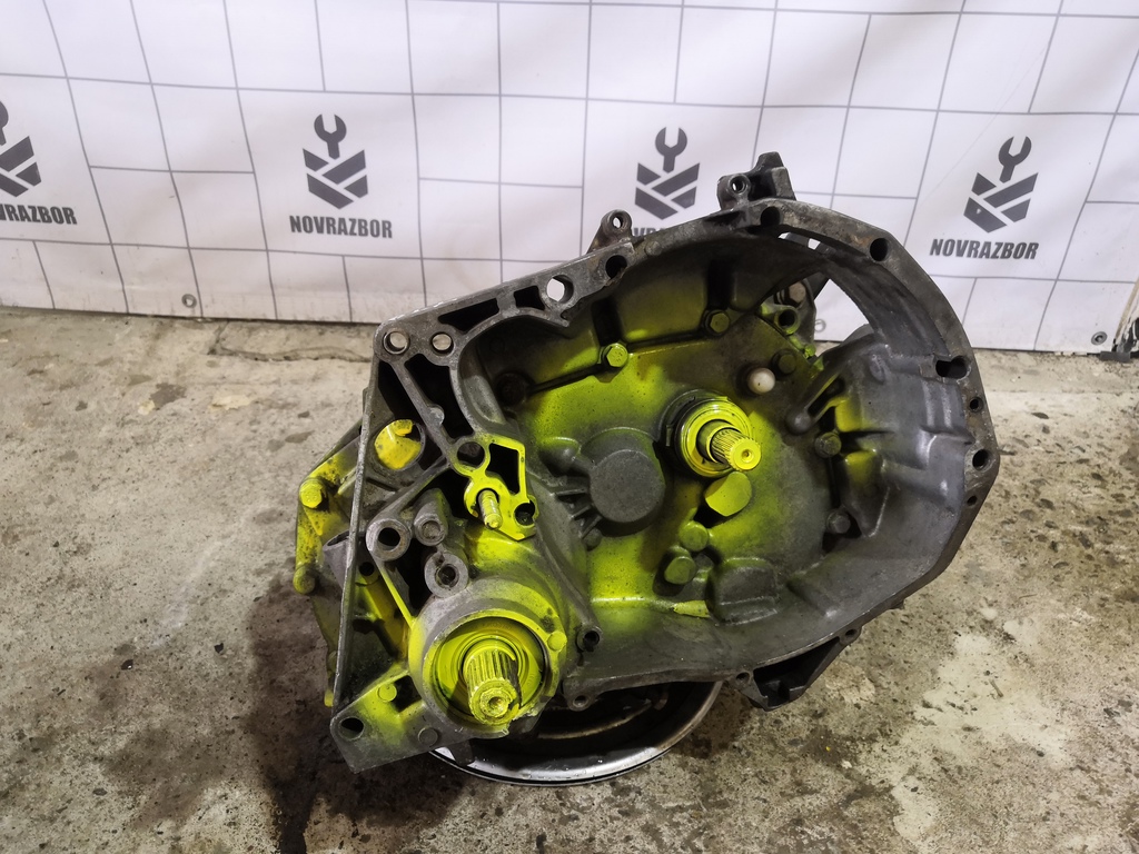 Volvo 440 1992-1994 для МКПП механическая коробка