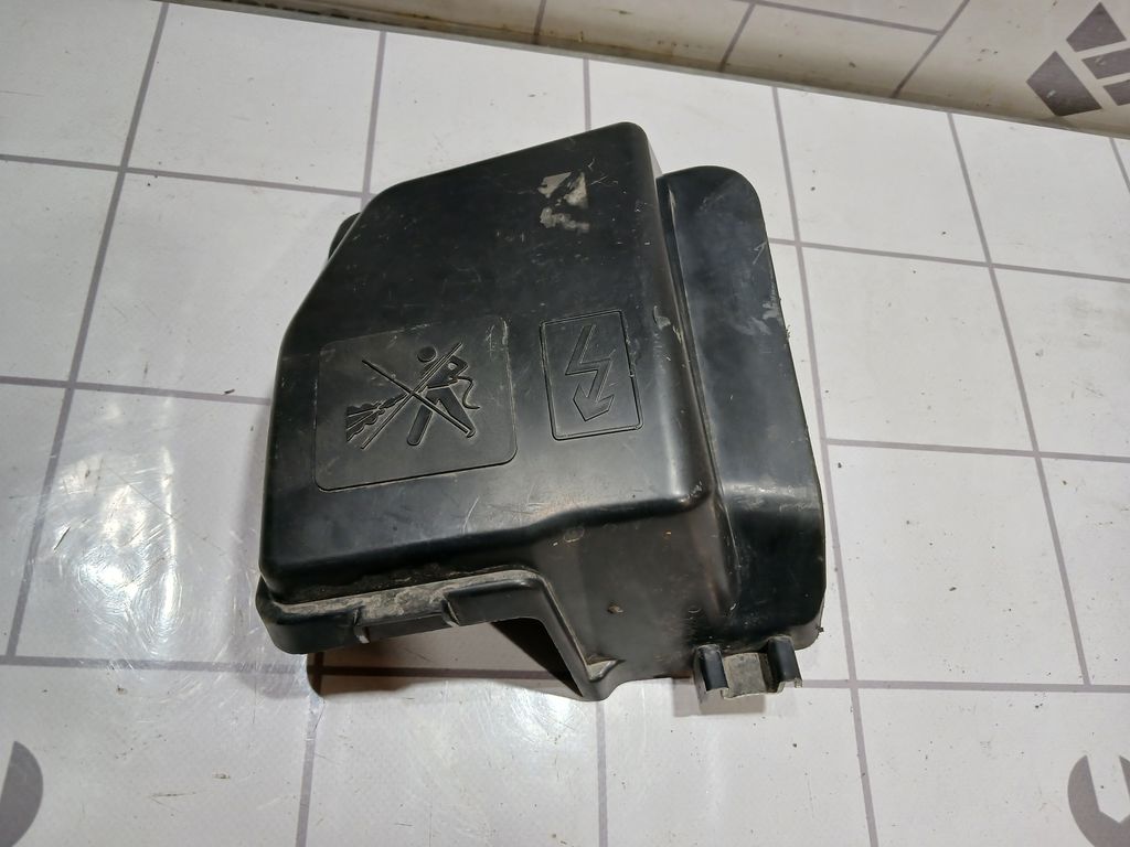 LADA VESTA 15-19 для Крышка блока предохранителей