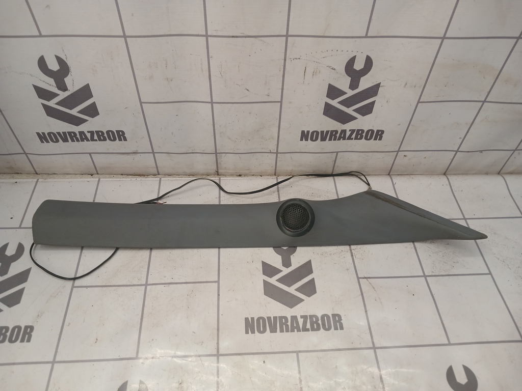 Audi A6 (C4) 1994-1997 для Накладка лобового стекла правая