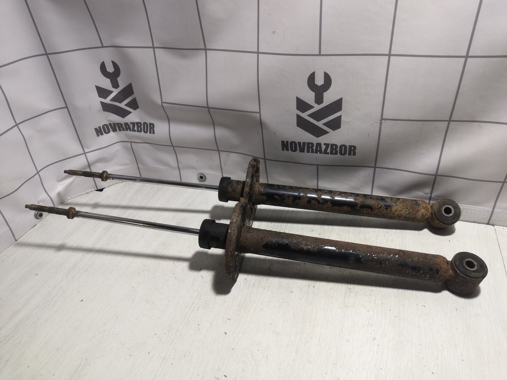 VW Passat  B3  1988-1993 для Амортизатор задний