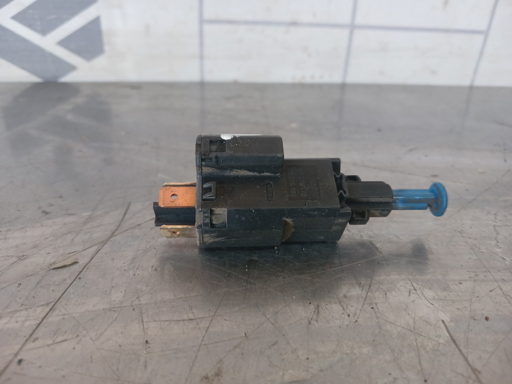 Opel Vectra B 1999-2002 для Датчик включения стопсигнала