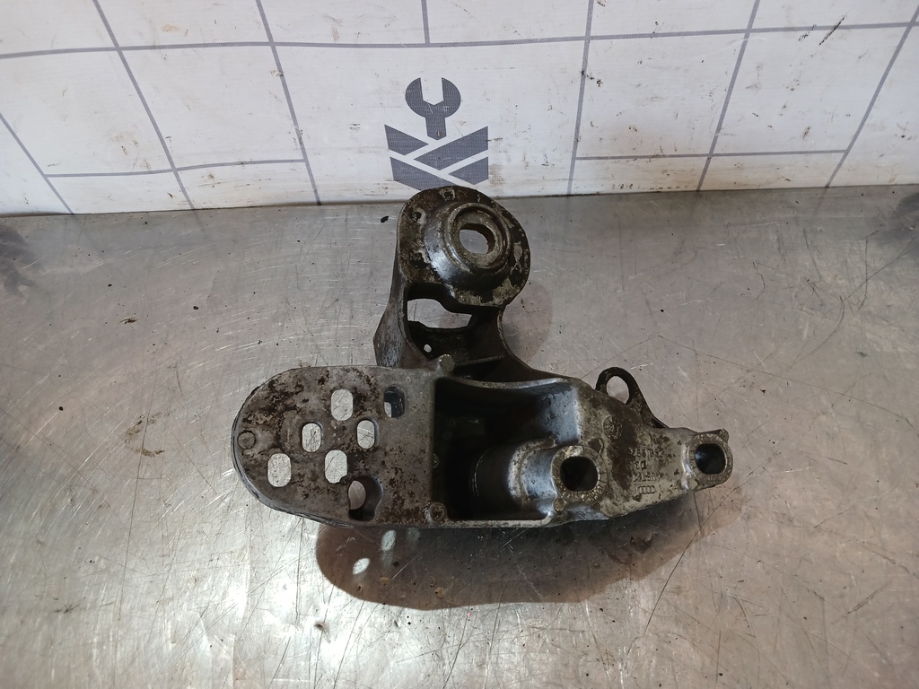 VW Passat B5 96-00 для Кронштейн опоры двигателя