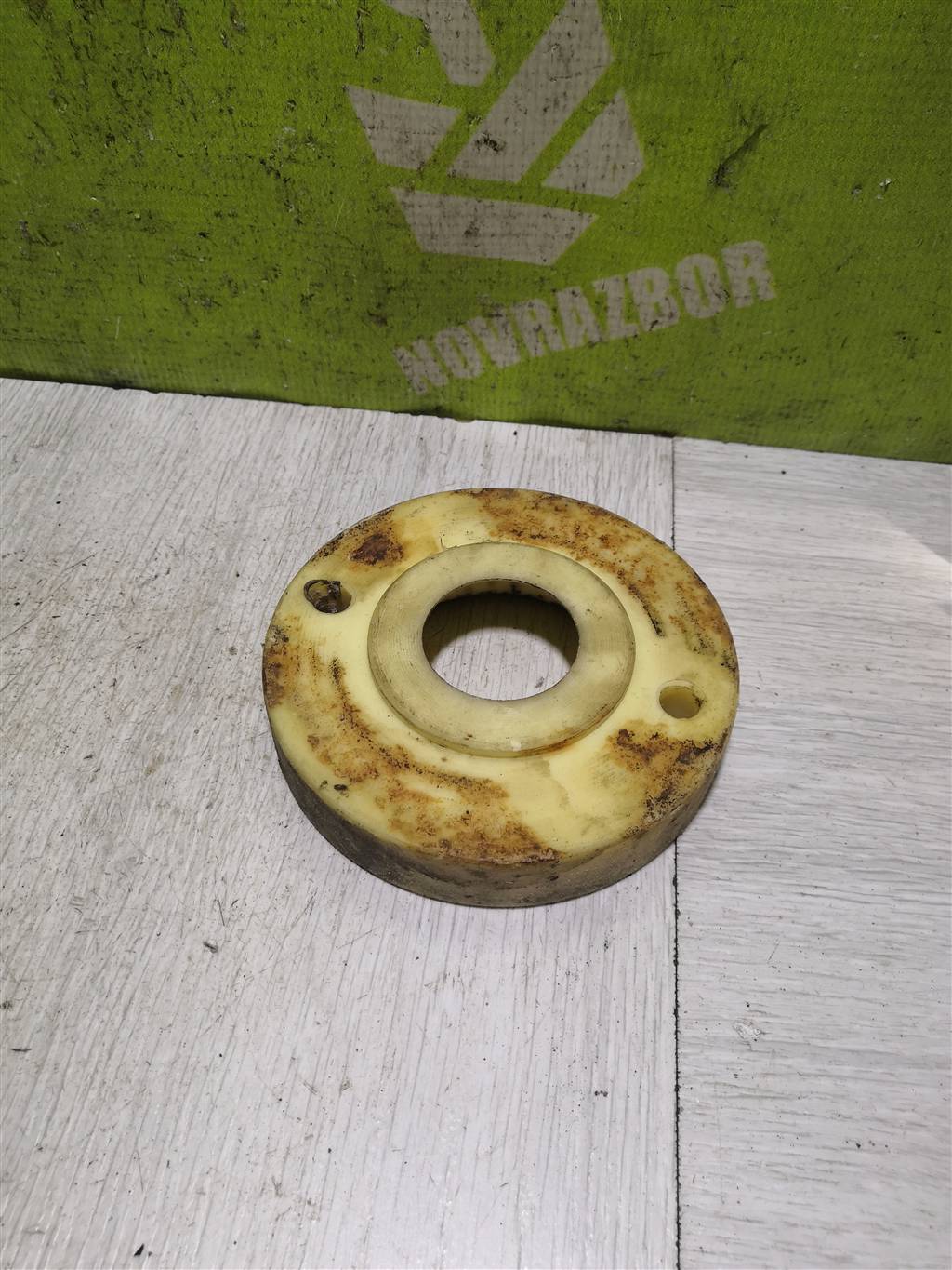 VW Passat B5 96-00 для Проставка под переднюю пружину