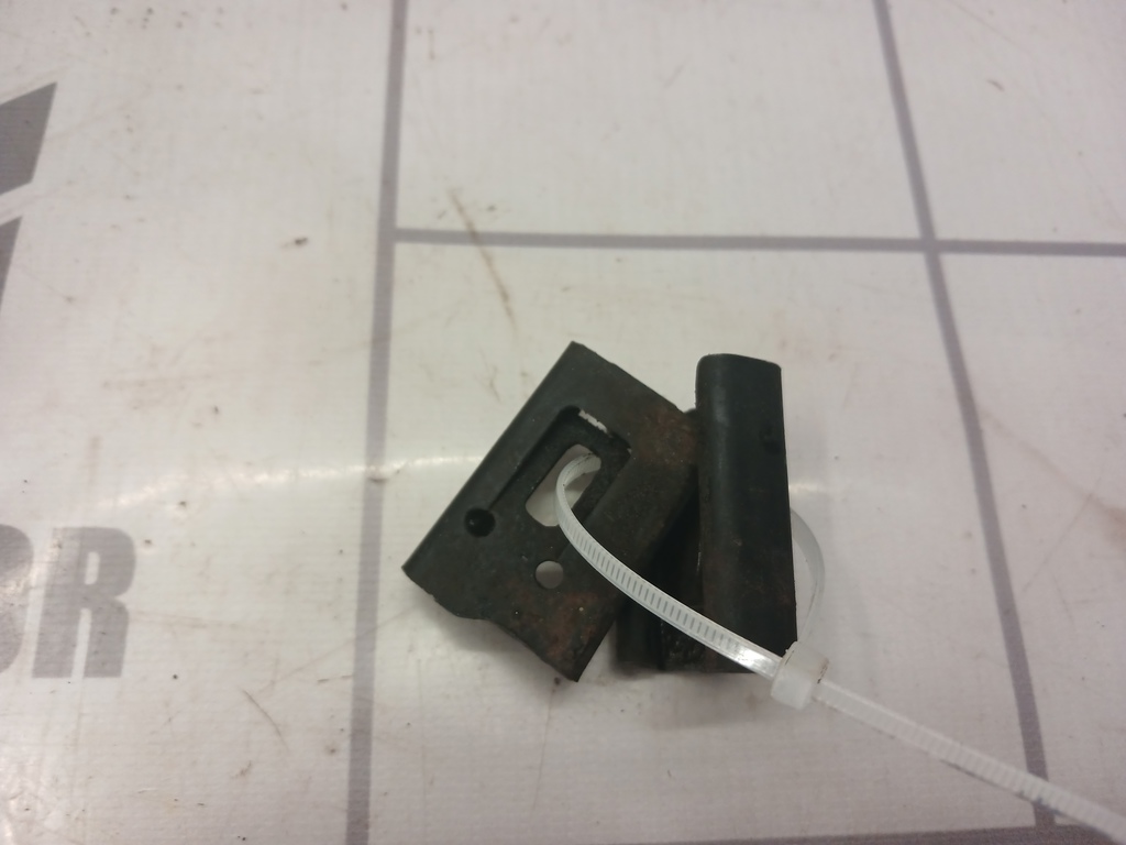 Opel Vectra B 1999-2002 для Кронштейн (сопут. товар)