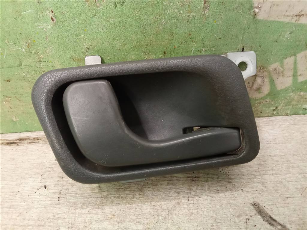 Mitsubishi Space Wagon (N3,N4) 1991-2000 для Ручка двери передней внутренняя правая