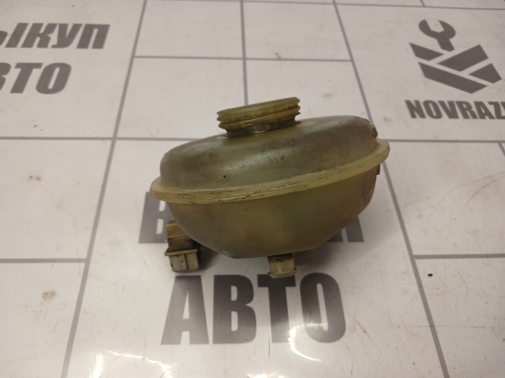 Audi 80  90  B3  86-91 для Бачок главного тормозного цилиндра