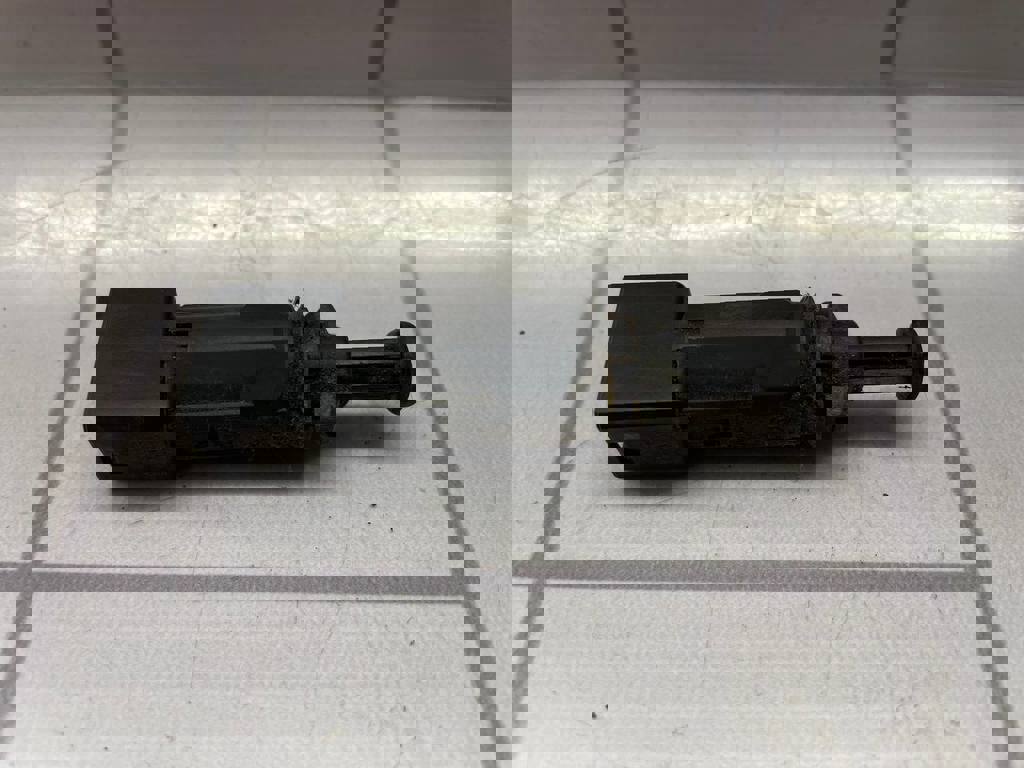 Renault Logan 2005-2014 для Датчик включения стопсигнала