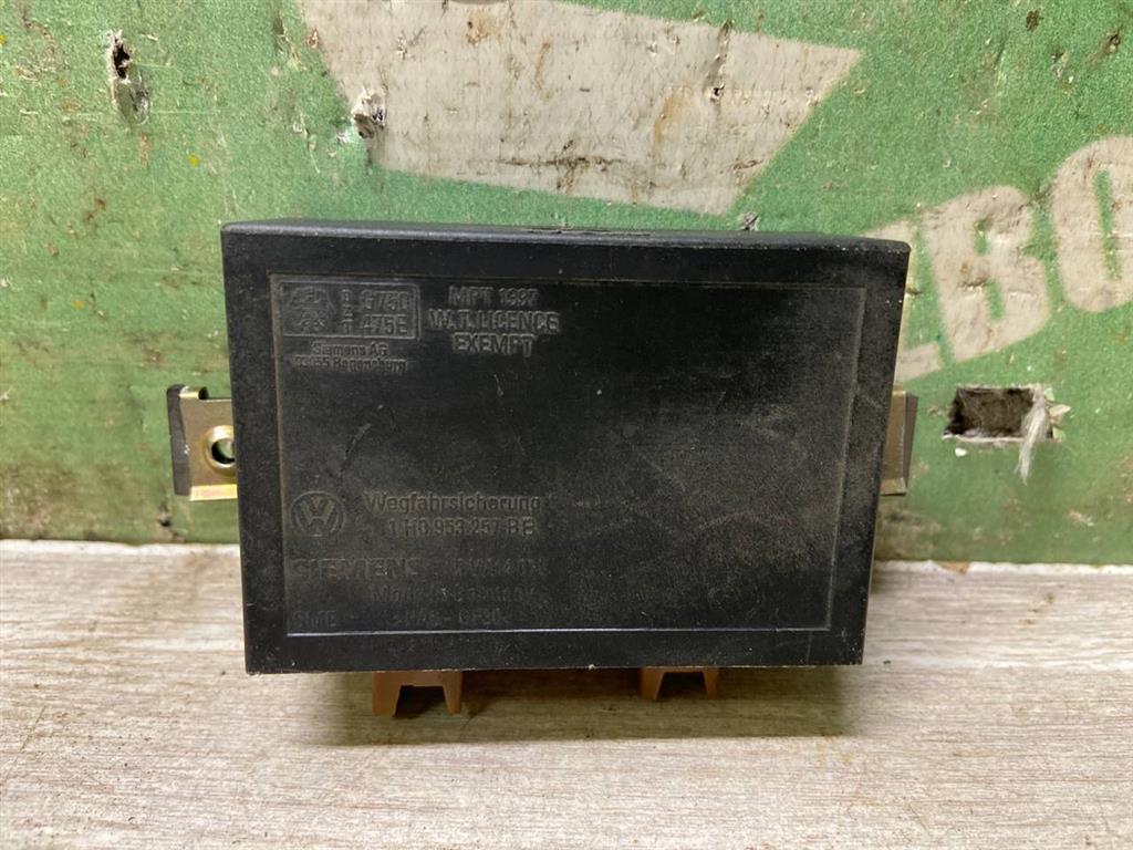 VW Golf 3 Vento 91-97 для Блок электронный