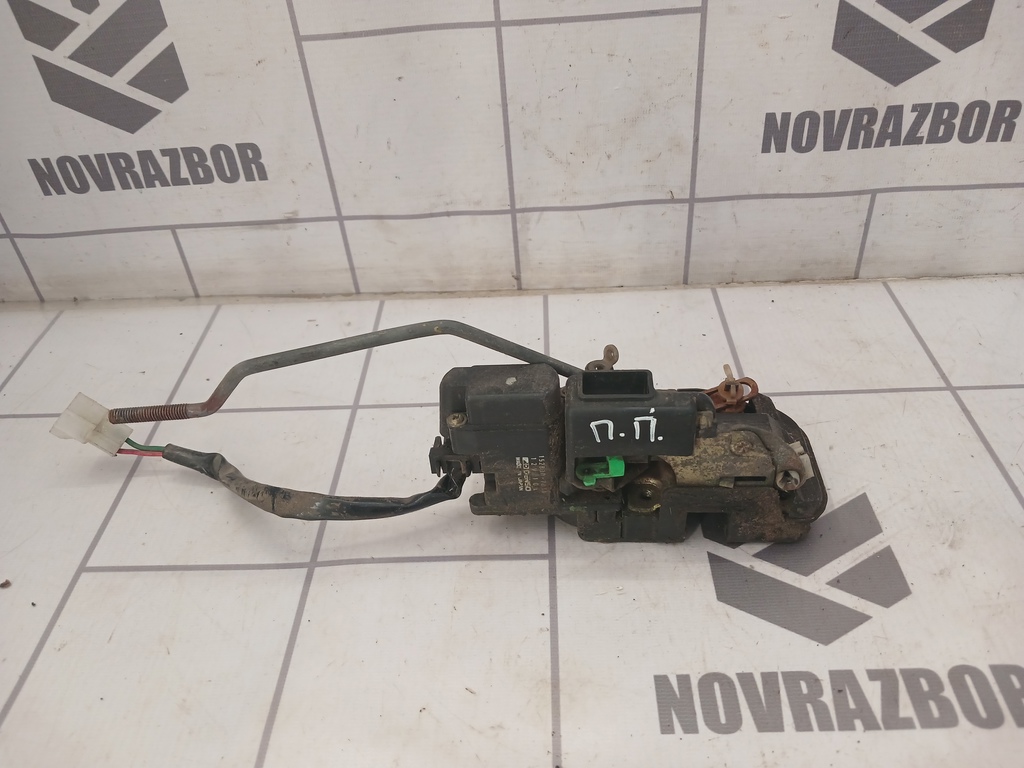 Mazda 626 (GE) 1992-1997 для Замок двери передней правой