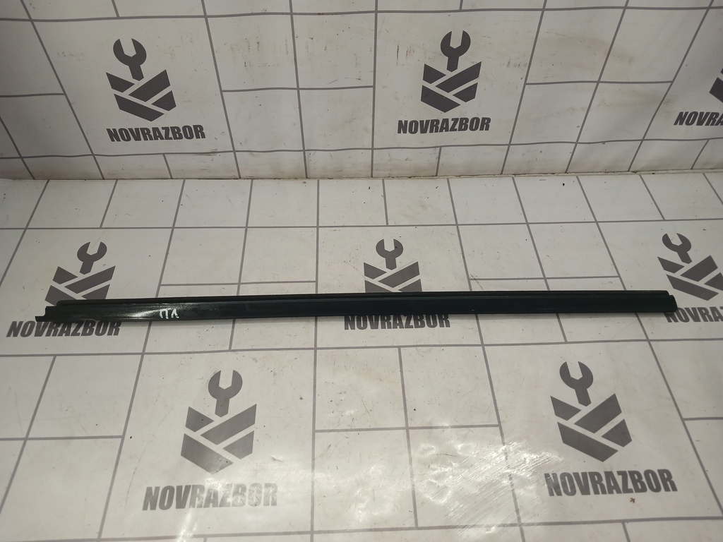 VW Passat  B3  1988-1993 для Накладка стекла переднего левого