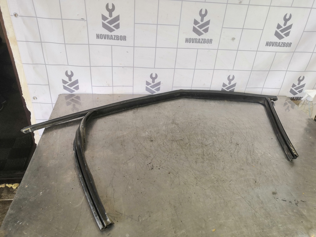 Skoda Fabia 2007-2015 для Уплотнитель стекла двери