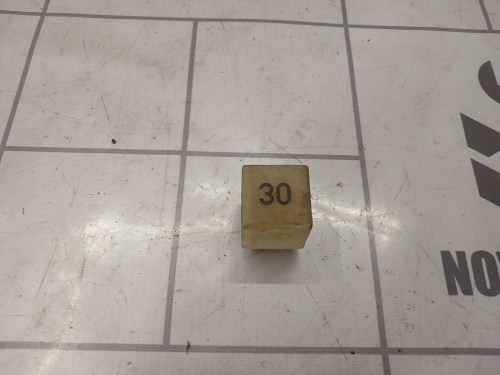 VW Passat B5 96-00 для Реле топливного насоса