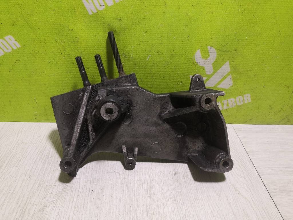 Kia Sportage 2004-2010 для Кронштейн двигателя правый