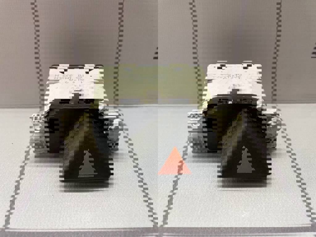 Ford Focus 1 1998-2004 для Кнопка аварийной сигнализации