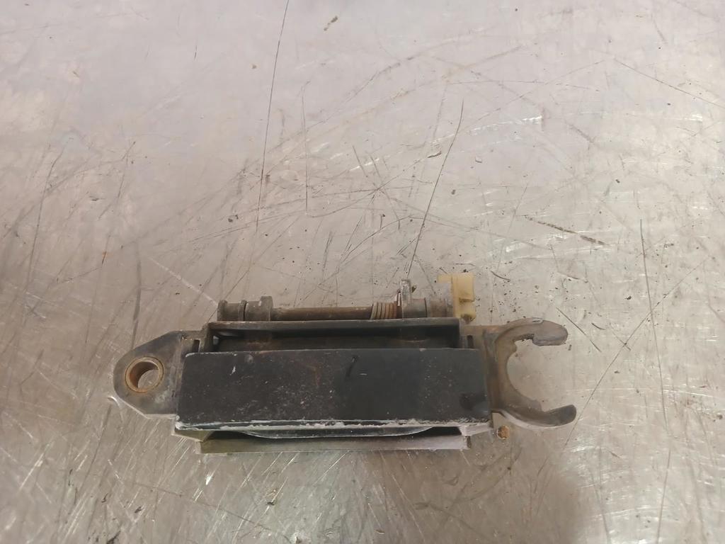 Audi 80  90  B3  86-91 для Ручка двери наружная левая