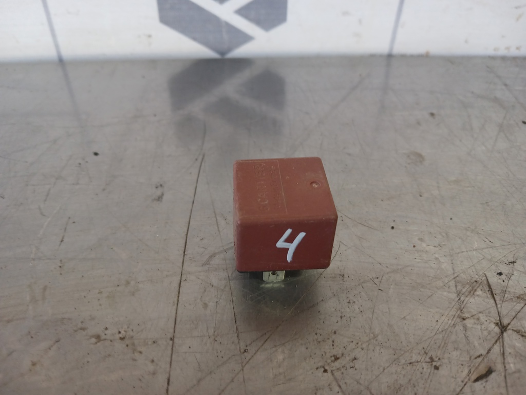 Renault Clio 2 Symbol 1998-2008 для Реле