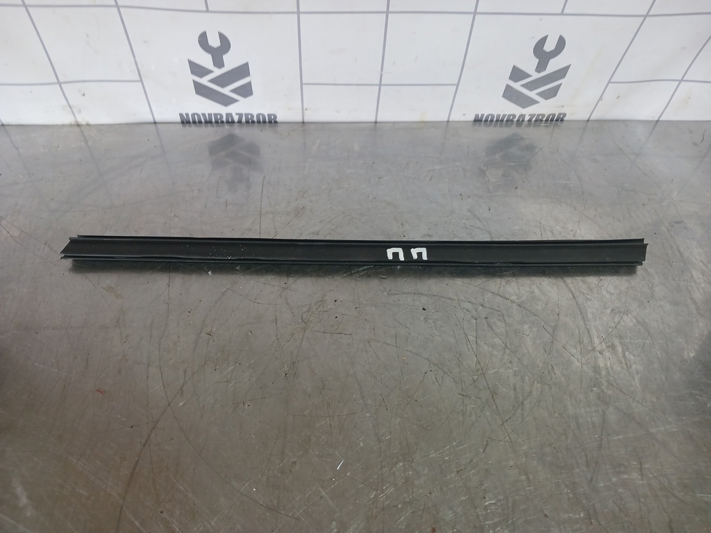 Suzuki SX4 2006-2013 для Накладка стекла переднего правого