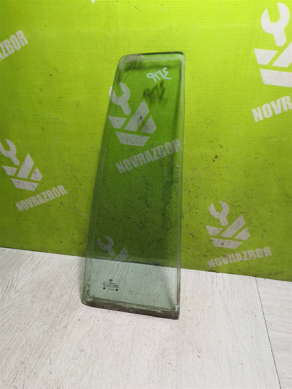 VW Golf 4 Bora 97-05 для Стекло двери задней правой (форточка)