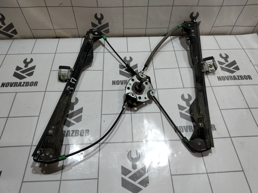 Ford Focus 1 1998-2004 для Стеклоподъемник механ. передний правый