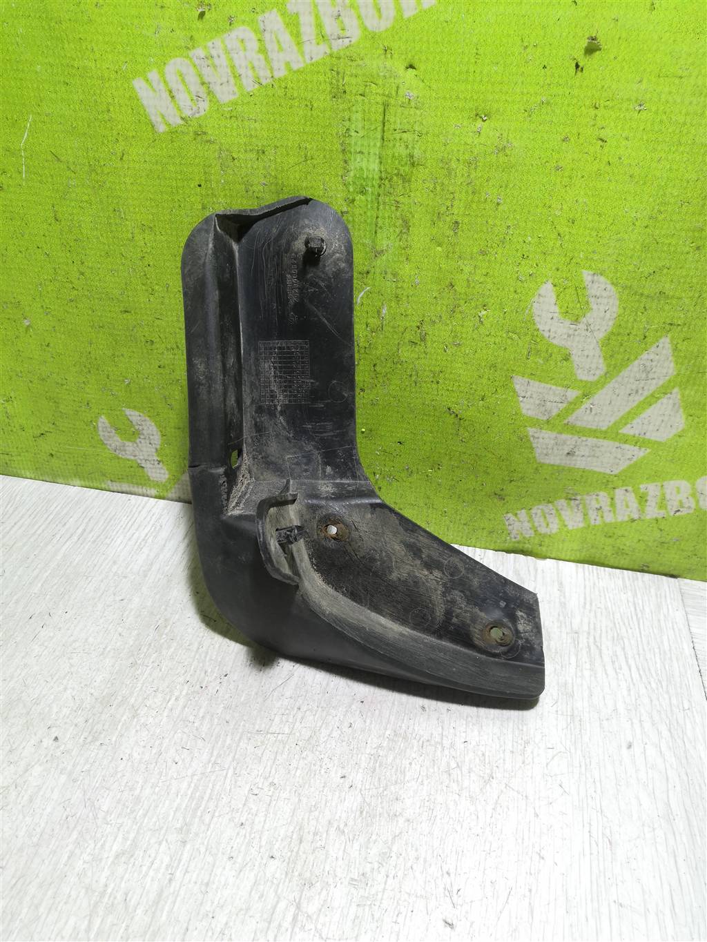 LADA VESTA 15-19 для Брызговик передний правый