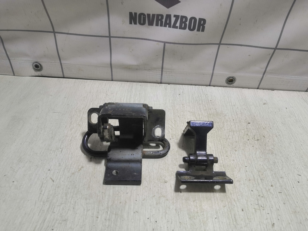 Audi A6 (C4) 1994-1997 для Петля двери