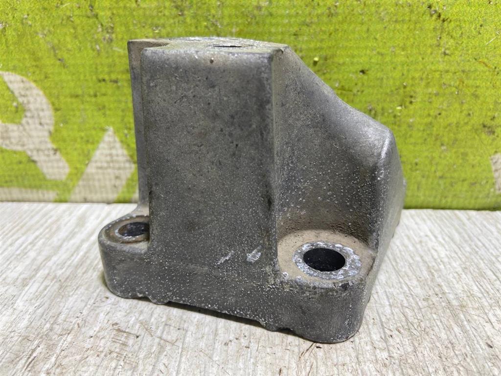 LADA VESTA 15-19 для Кронштейн опоры двигателя