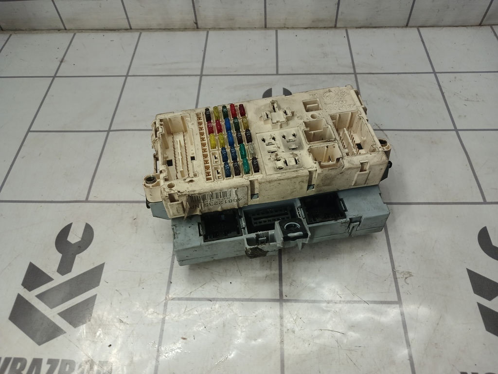 Fiat Punto 2 (188) 99-10 для Блок предохранителей