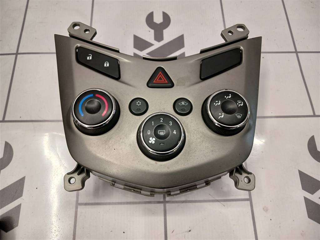 Chevrolet Aveo (T300) 2011-2015 для Блок управления печкой