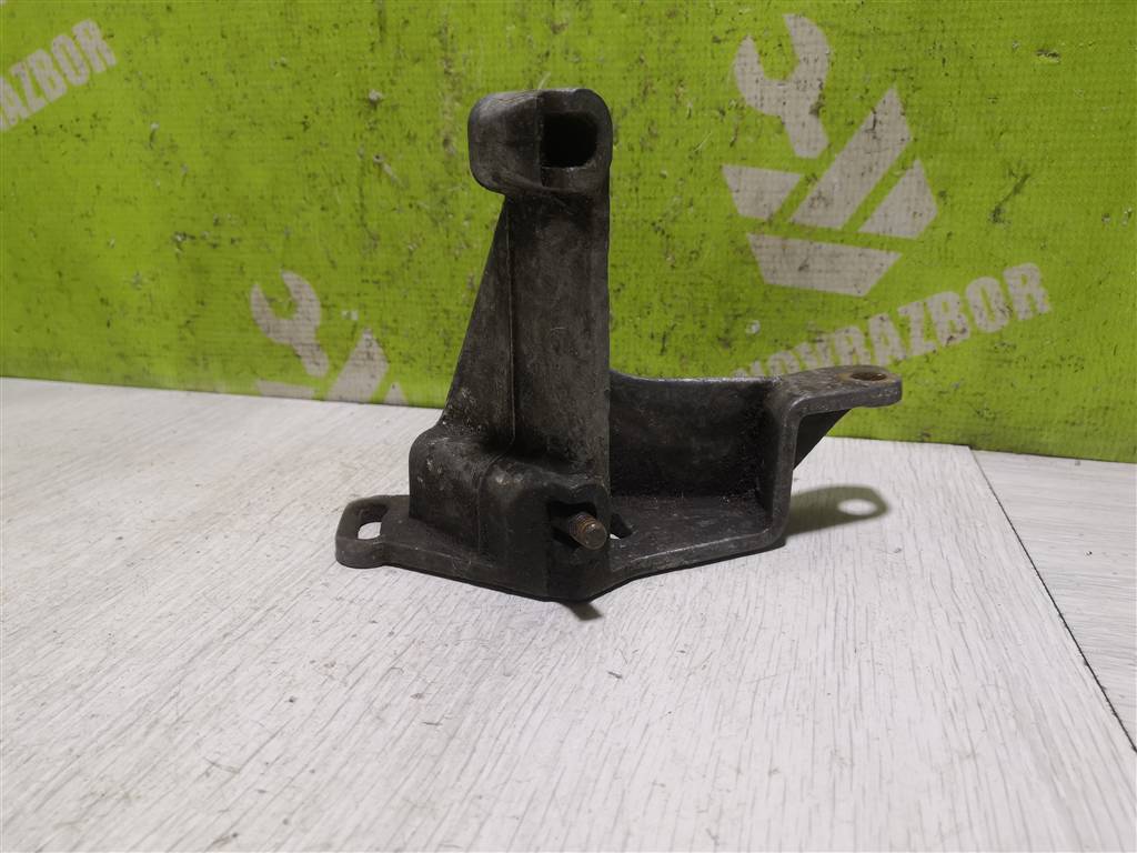 VW Passat  B3  1988-1993 для Кронштейн гидроусилителя