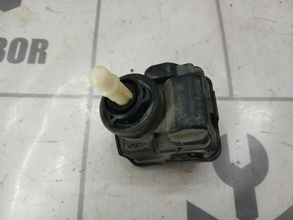 VW Passat B5 96-00 для Моторчик корректора фары