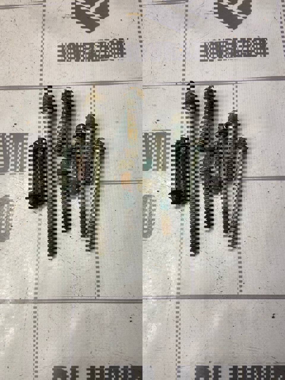 Faw Besturn B50 2009-2016 для Болт