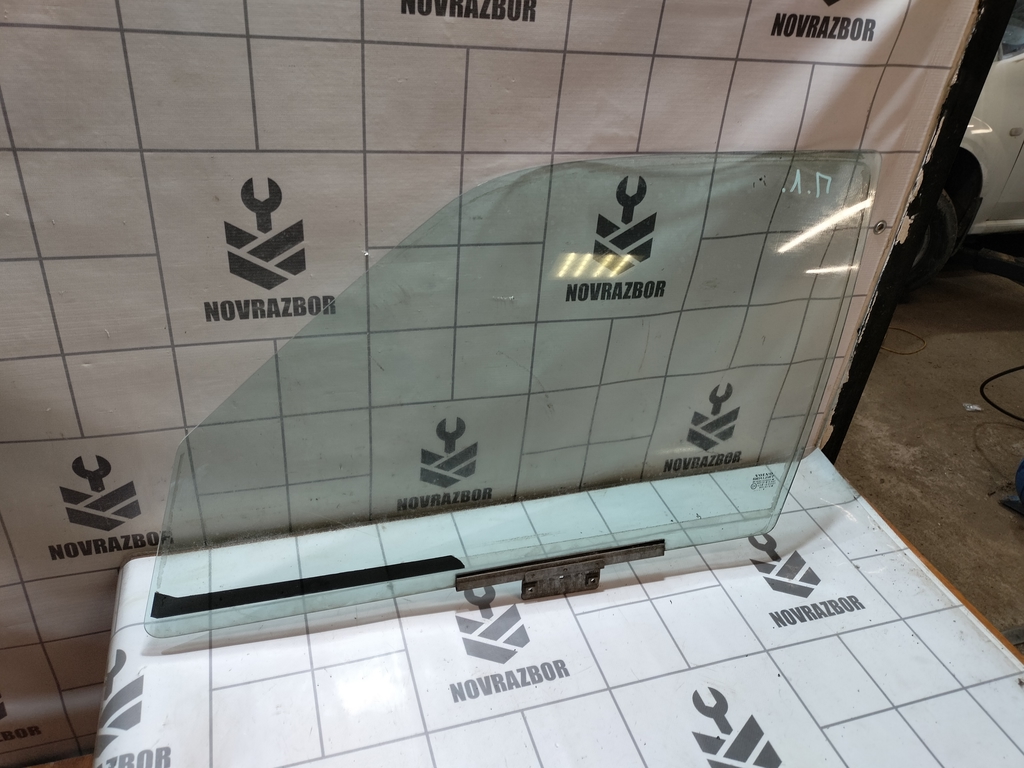 Volvo 440 1992-1994 для Стекло двери передней левой