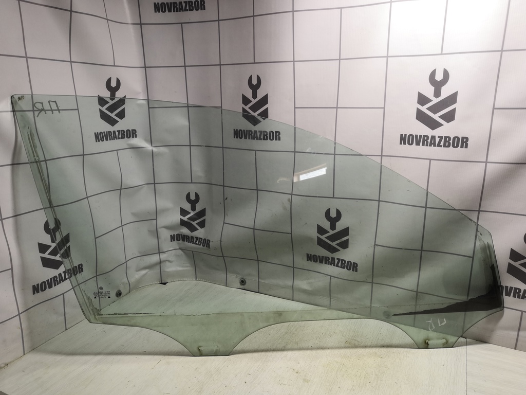 VW Passat B5 96-00 для Стекло двери передней правой