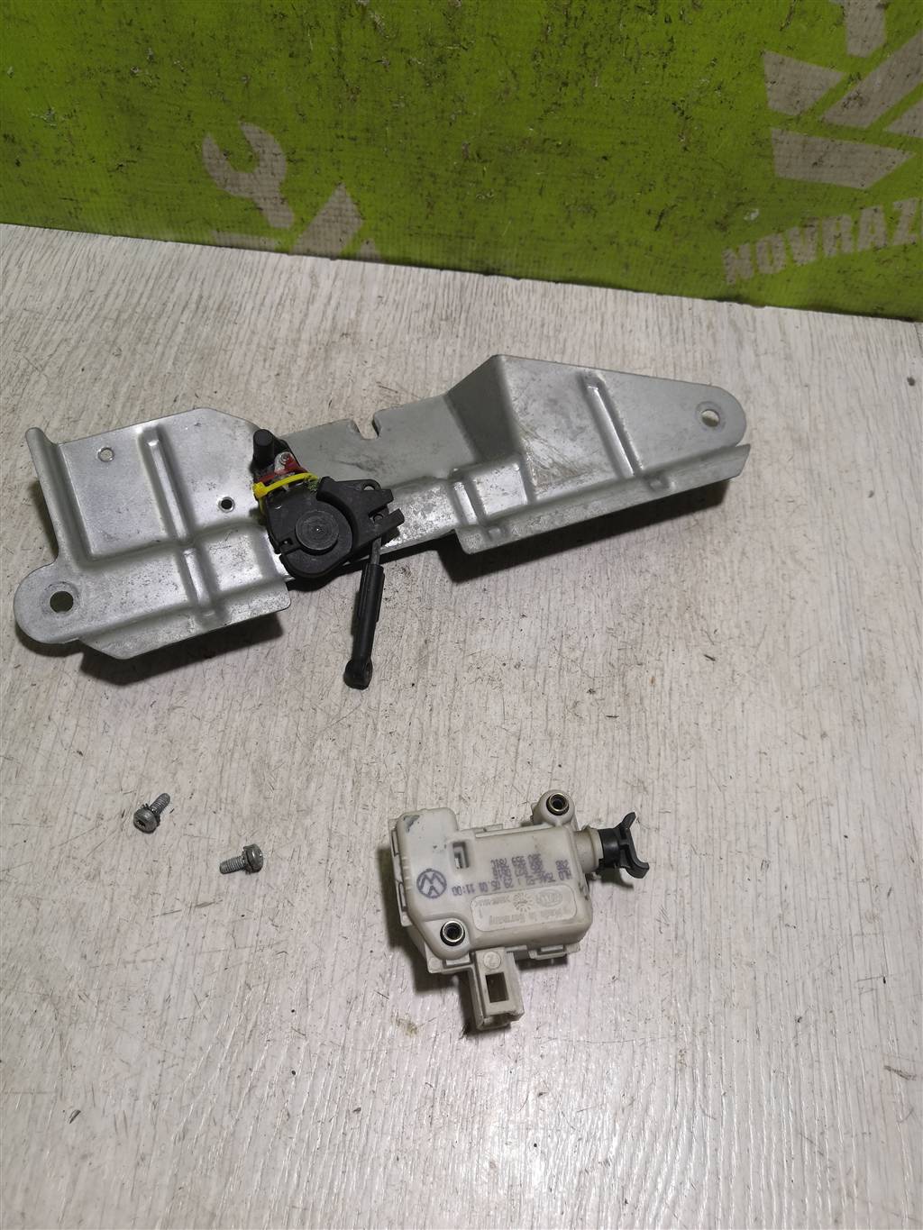 VW Golf 4 Bora 97-05 для Активатор замка багажника