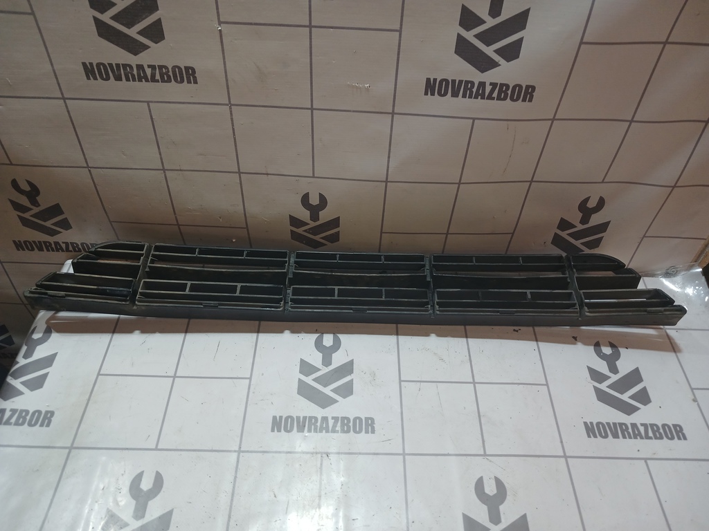 Ford Focus 1 1998-2004 для Решетка в бампер центральная