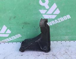 Кронштейн двигателя правый для VW Passat  B3  1988-1993  запчасти бу